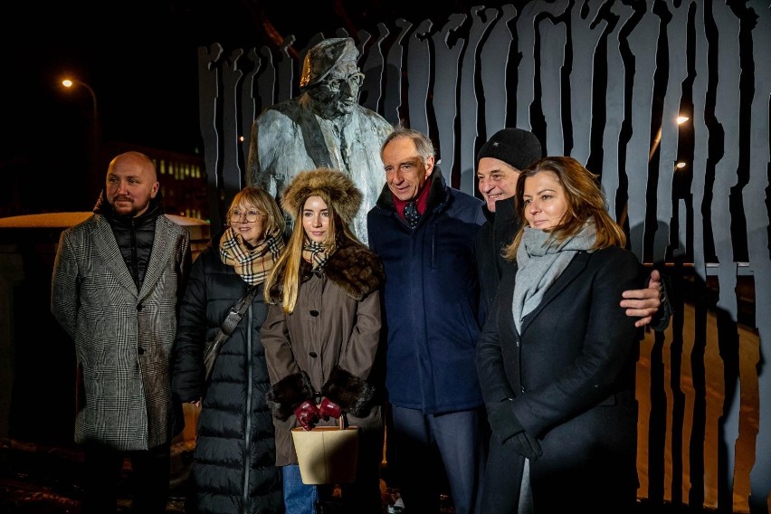 W uroczystości odsłonięcia pomnika Władysława...