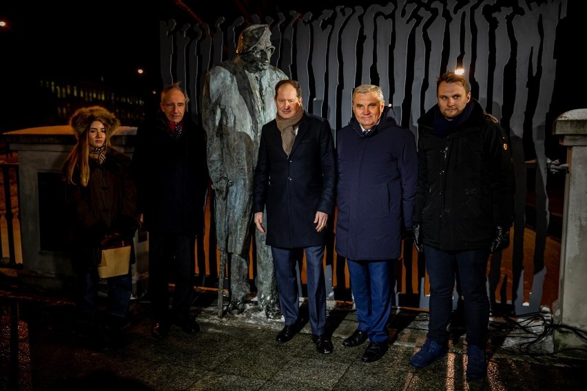 W uroczystości odsłonięcia pomnika Władysława...