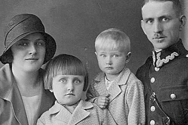 Podporucznik Franiszek Klemp w rodziną. 8 września 1939 roku...