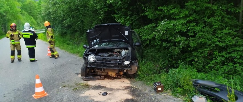 Kotów. Dwie osoby zostały ranne w wypadku pod Nowym Sączem