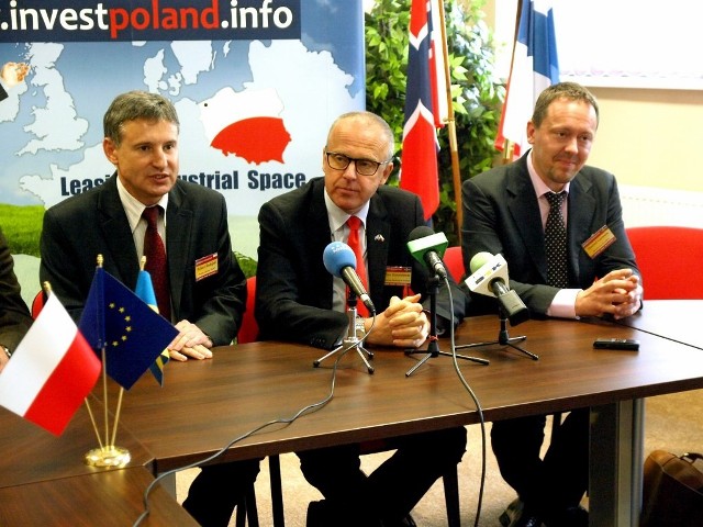 Od prawej: ambasador Szwecji Staffan Herrstrom, dyrektor Invest Parku Robert Madejski, radca handlowy Daniel Larsson oraz Paweł Pawlak, szef biura obsługi inwestora w IP.