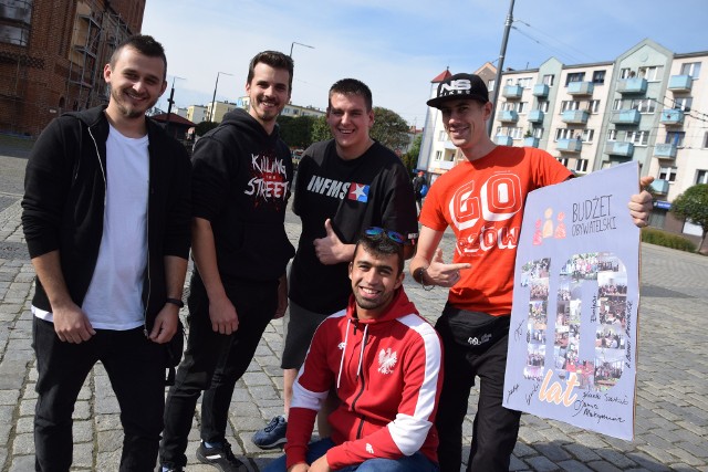 Gorzowian do głosowania na plac zabaw przekonali (od lewej): Barnaba Gut, Igor Adamczak, Patryk Koryń, Wojciech Pięta i Martin Bobowski (na dole)
