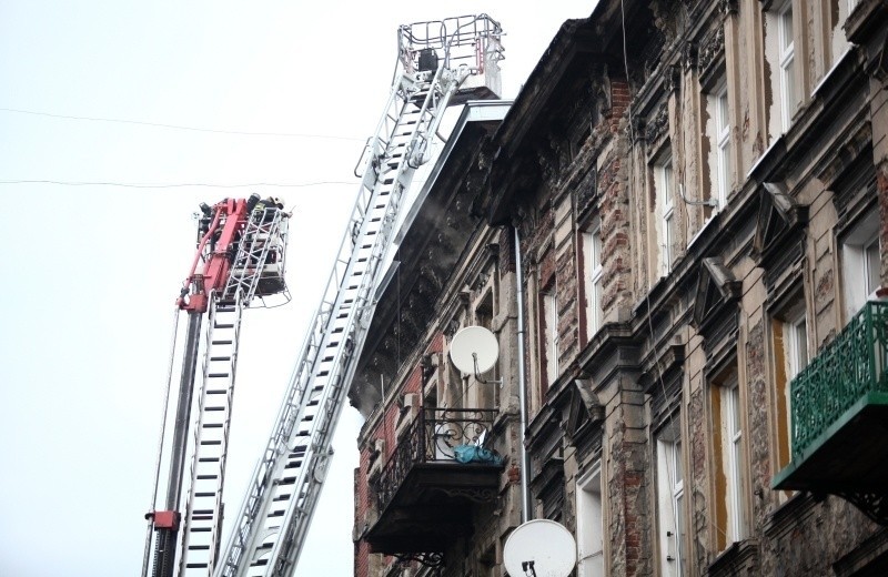 Pożar kamienicy przy ul. Gdańskiej - są ranni, ewakuacja mieszkańców