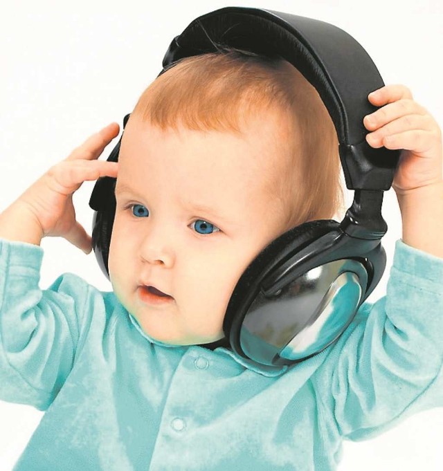 Słuchawki na uszach często można zobaczyć także u małych dzieci