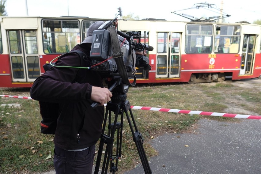 Wykolejony tramwaj po zderzeniu z autobusem na ulicy Wschodniej. Są ranni