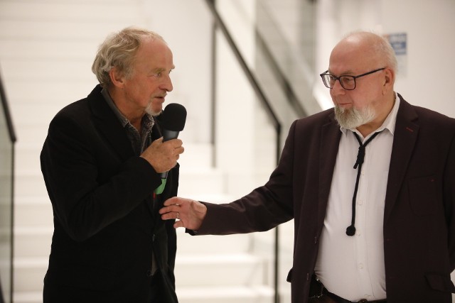 Paweł Susid i Zbigniew Belowski, dyrektor artystyczny Elektrowni, podczas październikowego, otwarcia wystawy.