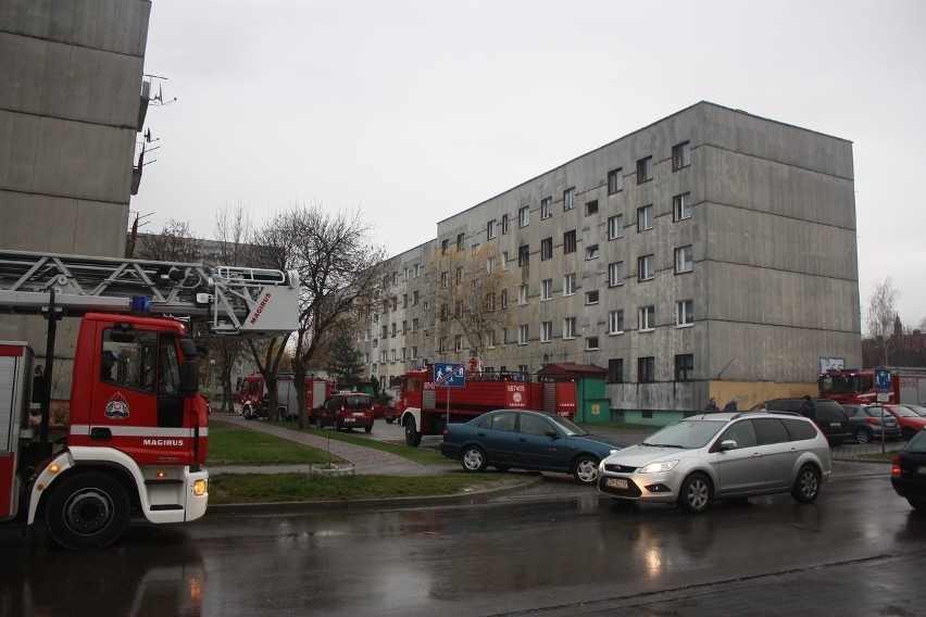 Zawiercie: Pożar bloku przy ulicy Piłsudskiego  [ZDJĘCIA]