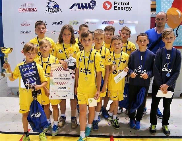 W tegorocznej edycji Mini Handball Ligi nie brakowało emocji, a zakończyła się ona triumfem młodych szczypiornistów z Grodkowa.