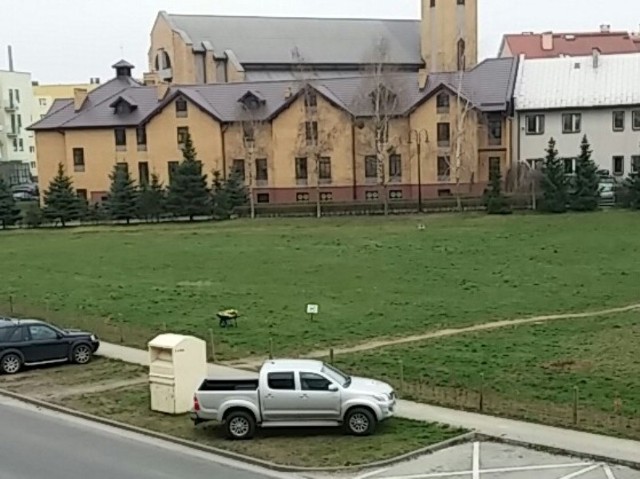 Autodrań na Placu Jana Pawła II w Gozrowie.