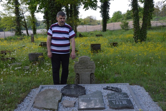 - Cmentarz ewangelicki to też część naszej historii - mówi sołtys Andrzej Mazur.