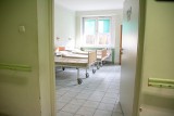 Szpital w Ostrowcu na krawędzi wydolności. Rusza wydzielona strefa dla zakażonych koronawirusem [ZDJĘCIA]