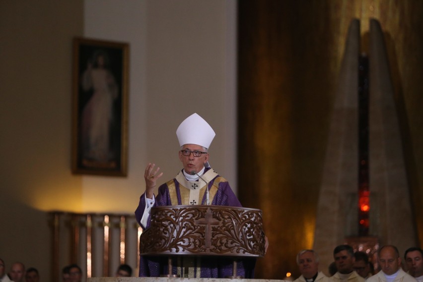 Pogrzeb arcybiskupa Szczepana Wesołego. Zmarły,, zgodnie ze...