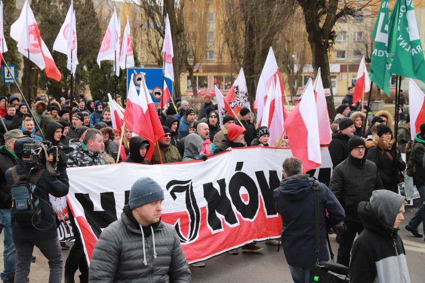 IV Hajnowski Marsz Pamięci Żołnierzy Wyklętych 2019 przeszedł ulicami miasta.Były próby zakłócenia [ZDJĘCIA]