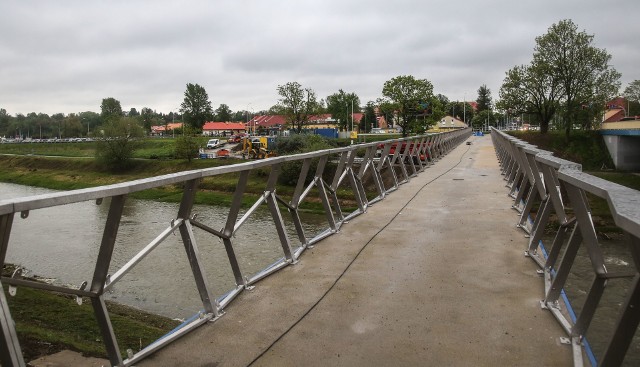 Kładka rowerowa przy moście Lwowskim w Rzeszowie już prawie gotowa.