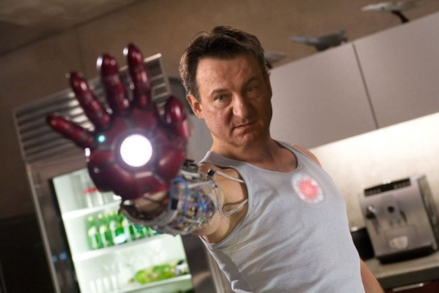 Iron Man - Robert WięckiewiczRobert Więckiewicz ze swoją charyzmą idealnie sprawdziłby się jako Tony Stark. Właściwie nawet nie wyobrażamy sobie innego polskiego aktora, który mógłby lepiej wcielić się w postać zapatrzonego w siebie biznesmena.Zdjęcie przerobiła Julia Karasińska