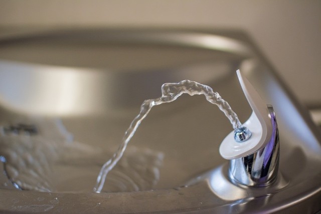 Do wykonywania instalacji wody pitnej coraz powszechniej stosuje się miedź, która ma wysokie właściwości przeciwdrobnoustrojowe.