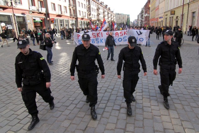 23.02.2014 wroclaw gazeta wroclawska wroclaw, swidnicka-rynek, maesz nop, slask zawsze polski kosowo zawsze serbskie jaroslaw jakubczak/polskapresse nop narodowe odrodzenie polski marsz manifestacja slask kosowo..