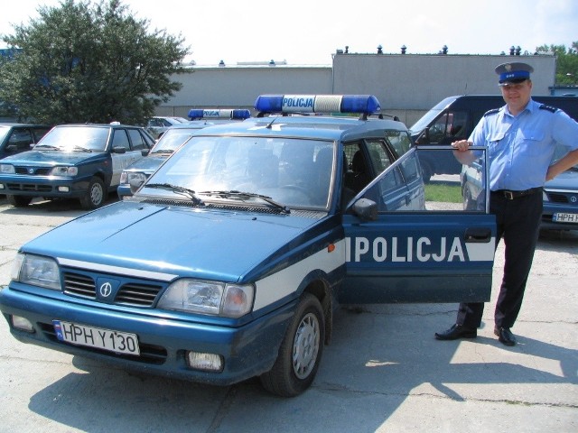 Z polonezem pożegnał się starszy aspirant Paweł Dolega z radomskiej policji, który jeździł nim zabezpieczając koncerty i mecze piłkarskie.