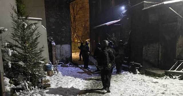 Akcja antyterrorystów w Katowicach. 37-latek groził, że wysadzi budynek. Ewakuowano sąsiednie kamienice