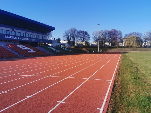 Stadion miejski im. Józefa Pawełczyka w Czeladzi jest prawie gotowy po przebudowie. Jest tu profesjonalna bieżnia dla lekkoatletów. Druga, z trzema torami, powstała w Parku JordanZobacz kolejne zdjęcia/plansze. Przesuwaj zdjęcia w prawo naciśnij strzałkę lub przycisk NASTĘPNE