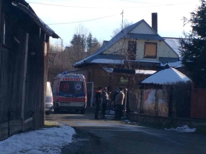 Tajemnicza tragedia w Szaflarach. W środę znaleziono dwóch martwych braci. Policja bada sprawę  