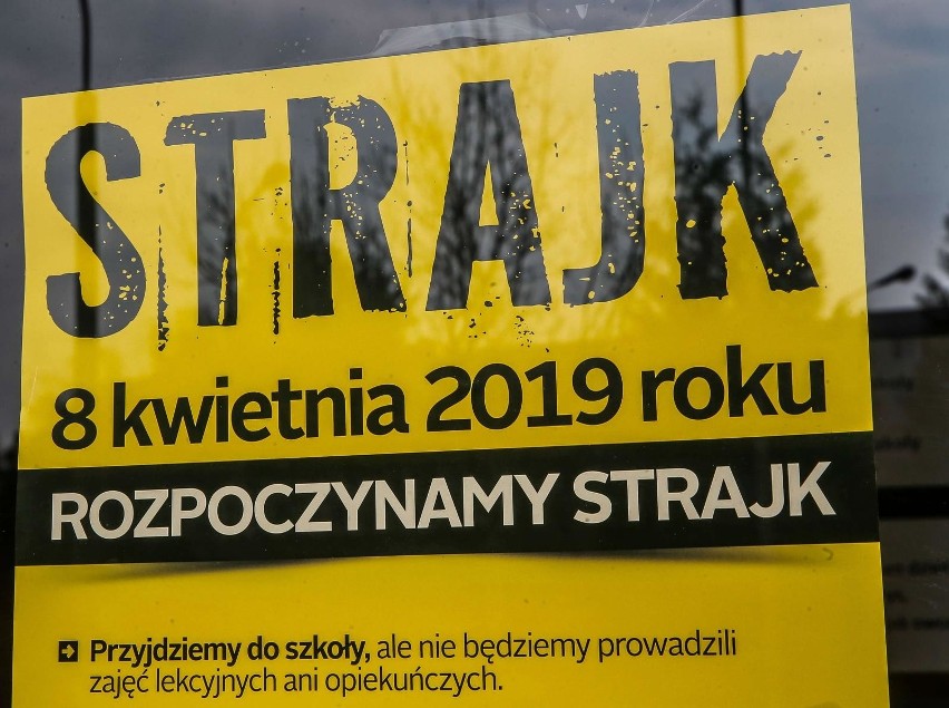 Nauczyciele planują zmianę formuły strajku. Chcą pomóc...