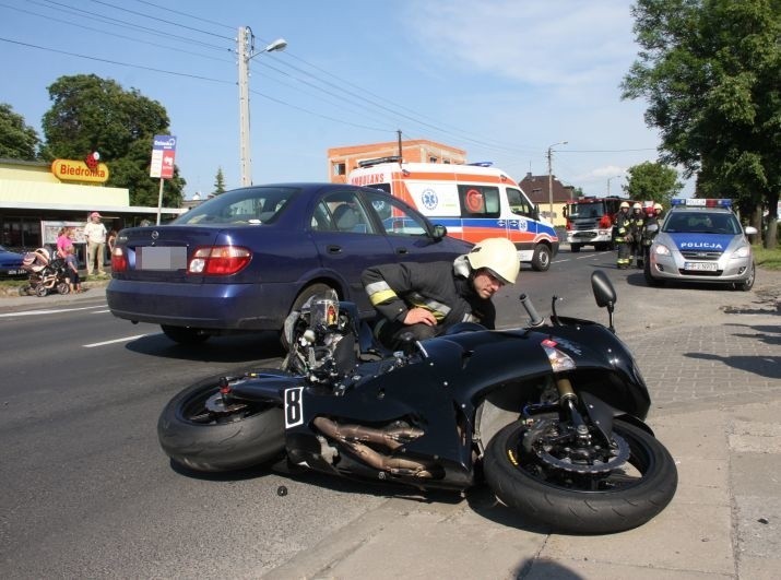 Kierowca renault wymusil pierwszenstwo na motocykliście...