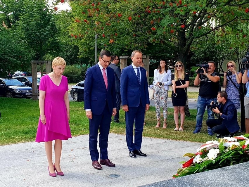 Premier Morawiecki na spacerze we Wrocławiu [ZDJĘCIA]