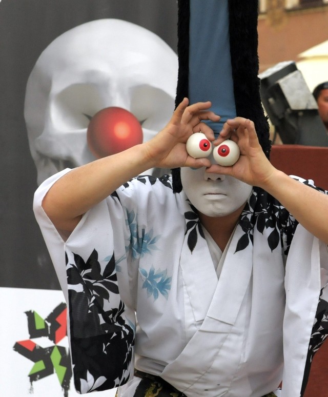Ojarus, „dziwaczni japońscy wykonawcy”, jak o sobie mówią