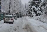 Zima w Zakopanem. Uwaga na trudne warunki na drogach [ZDJĘCIA]