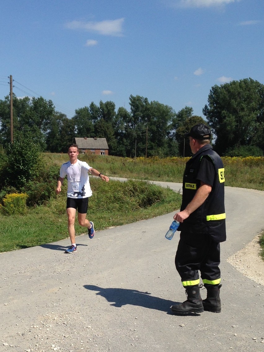 Pobiednik Mały. W tym roku uczestnicy półmaratonu POMAGAM będą biegać w różnych miejscach. Pomogą choremu mieszkańcowi