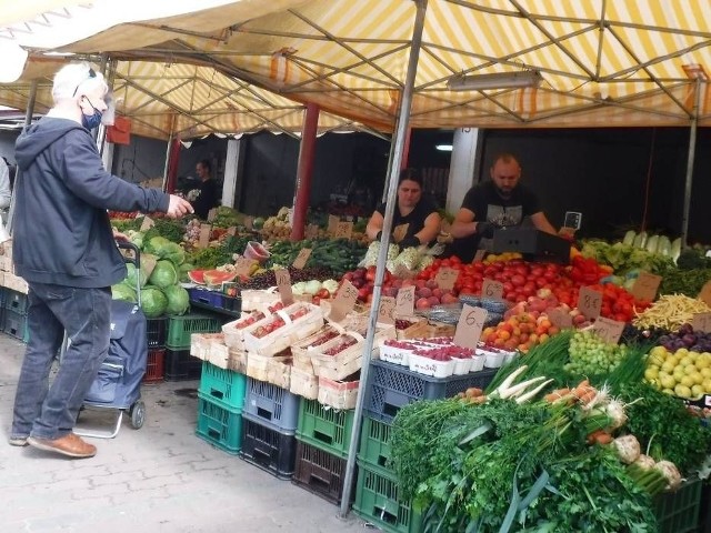 W tym roku, w środku sezonu owocowo warzywnego musimy wydać na bazarze znacznie więcej na zakupy niż rok temu.