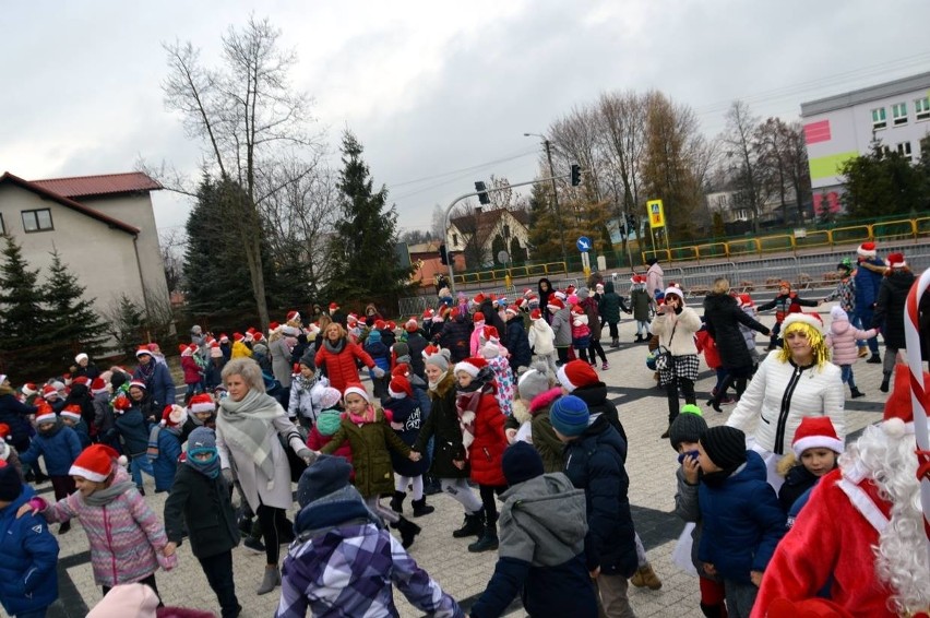 W Stąporkowie już święta. Pani burmistrz w roli... Mikołaja (ZDJĘCIA)