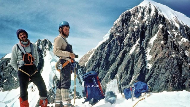 Krzysztof Wielicki (z prawej) jest piątym człowiekiem na Ziemi, który zdobył Koronę Himalajów i Karakorum. Na trzy szczyty: Mount Everest, Kanczendzongę i Lhotse wszedł zimą jako pierwszy