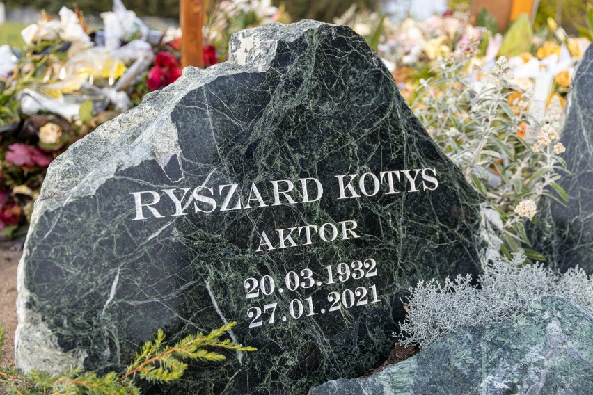Aktor spoczął na cmentarzu w miejscowości nieopodal Poznania