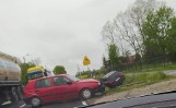 Wypadek w Chlewicach na krajowej "78". Zderzyły się dwa samochody, jedna osoba została ranna