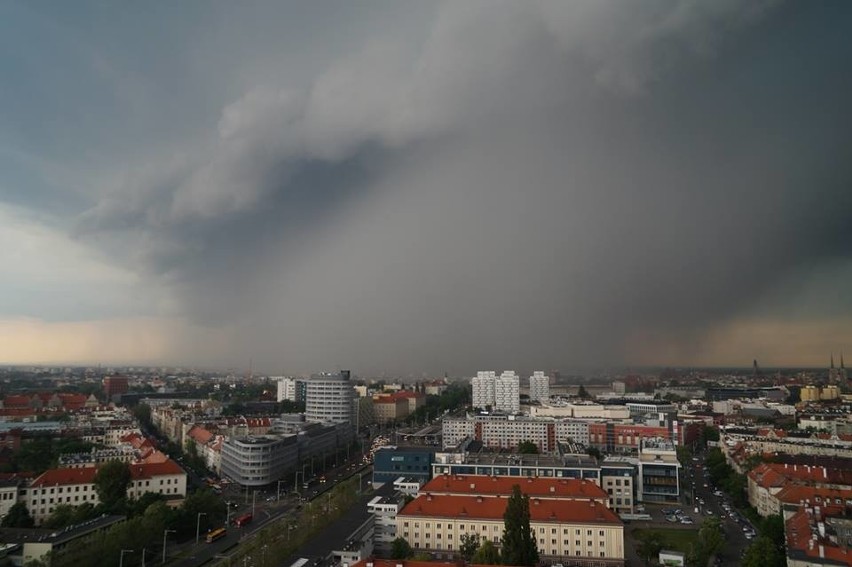 Intensywne burze z gradem i silnym wiatrem we Wrocławiu (RADAR ONLINE, PROGNOZA)