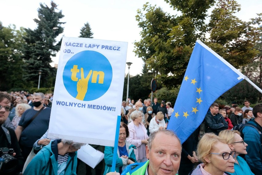 "Wolne media" - Protesty w obronie mediów przed Sejmem i w wielu miastach