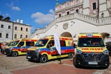 Nowe ambulanse w zamojskim pogotowiu ratunkowym. Doceniono także ratowników medycznych i pielęgniarki 