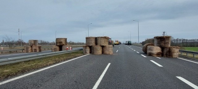 Traktory i inne pojazdy rolnicze zjechały z węzła Myślibórz na S3 przed godz. 20