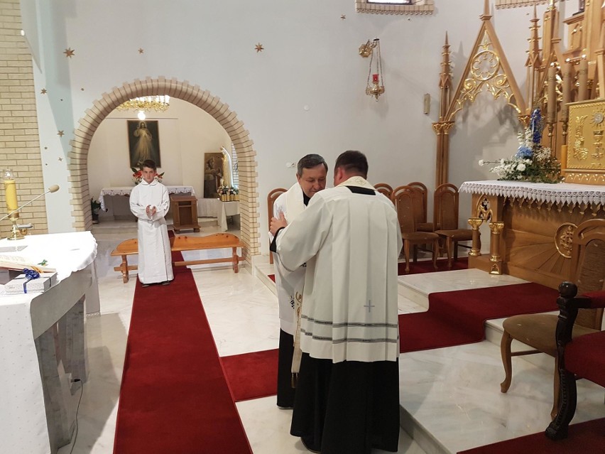 Bibice, Lipnica Mała. Dzisiaj pogrzeb zasłużonego proboszcza ks. Adama Leśniaka. Zmarł podczas pielgrzymki na Węgry [ZDJĘCIA]