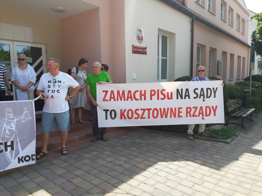 Ostrołęka. Protest sędziów przed Sądem Okręgowym. 18.08.2022