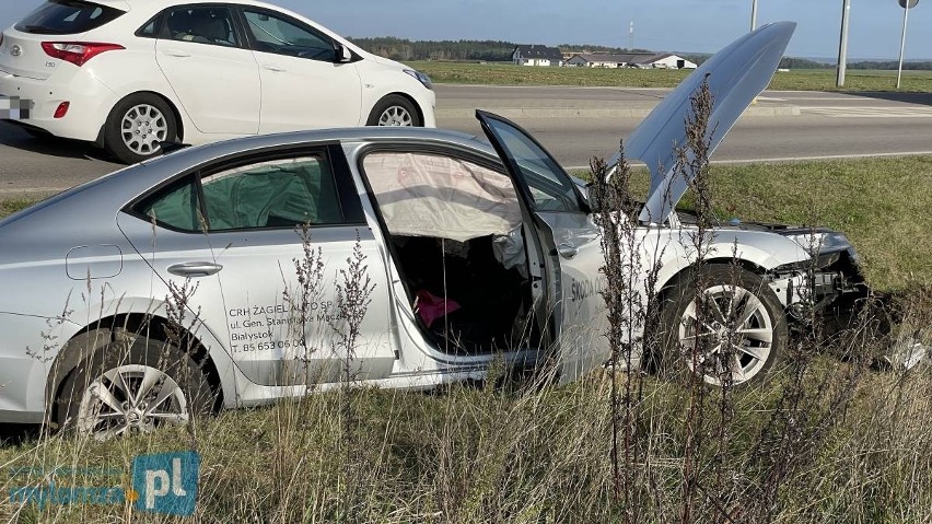 Groźny wypadek w regionie. Samochód w rowie. Dwie osoby trafiły do szpitala