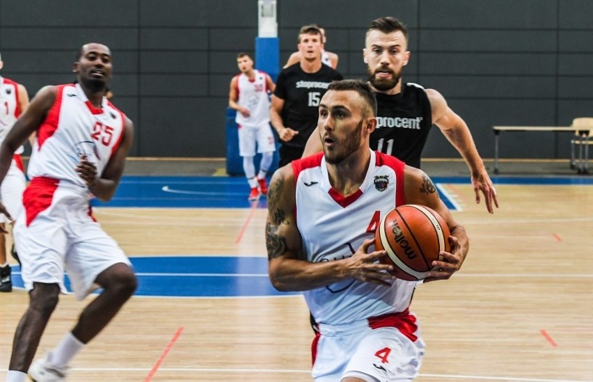 Strzelec wyborowy rodem z USA. Keith Hornsby trafia rzut za rzutem