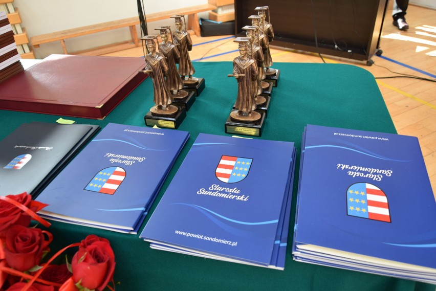 Dzień Edukacji Narodowej w Sandomierzu. Bardzo długa lista odznaczonych. Kto został wyróżniony? Zobacz zdjęcia 