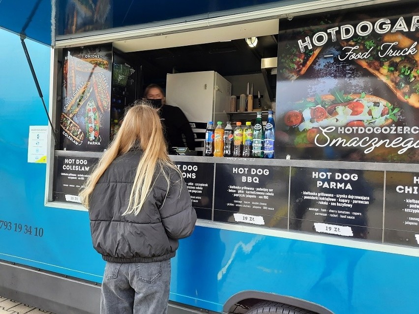 Pierwszy dzień Food Truck Festivalu w Białymstoku (1.05.2021...