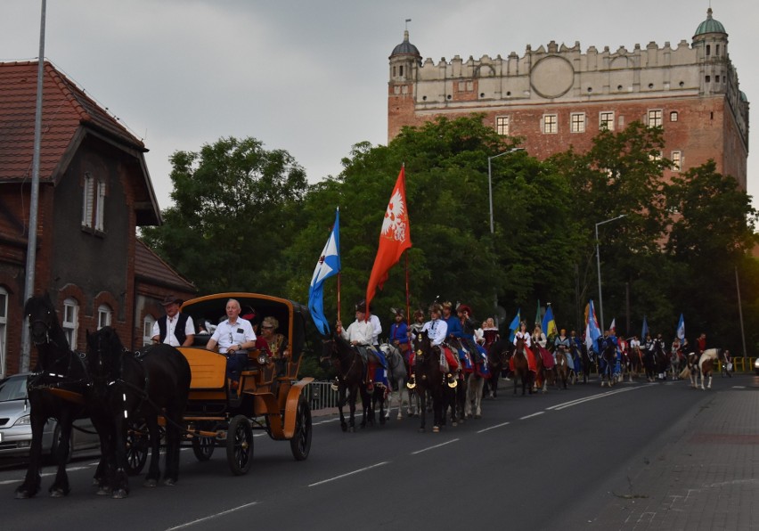 Przemarsz rozpoczynający 46. Wielki Turniej Rycerski w...