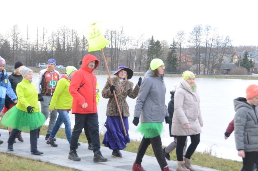 Morsowanie z ostatkową zabawą karnawałową w zalewie Umer w gminie Zagnańsk. Zobaczcie zdjęcia