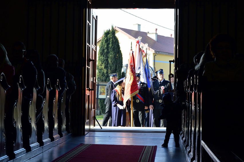 Staszkówka. Uroczyście świętowano rocznice niepodległości. W kościele odsłonięto okolicznościową tablicę