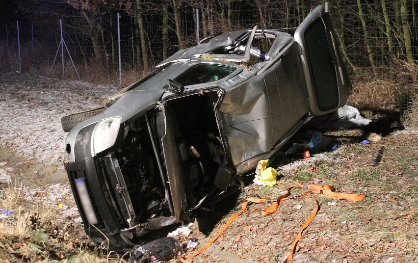 Trzy osoby ranne po wypadku na autostradzie A4 koło Strzelec Opolskich